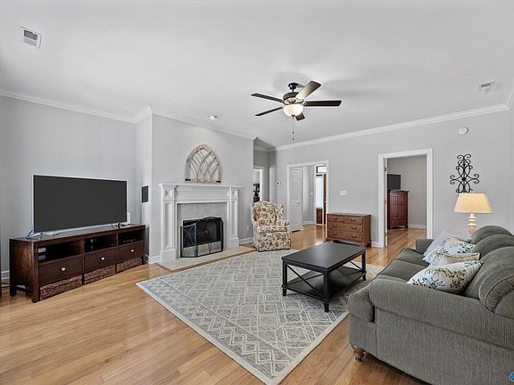 4th image of 3105 Waterman Dr SE