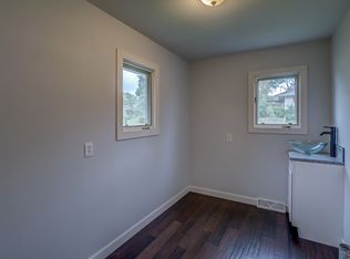 107 Perimeter Rd, Mount Horeb, WI 53572