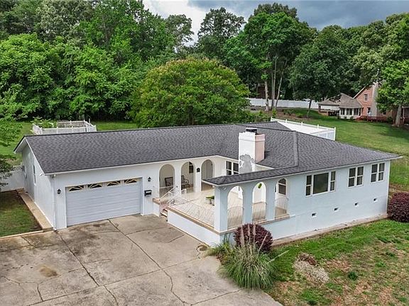 4th image of 442 Moretz Ct