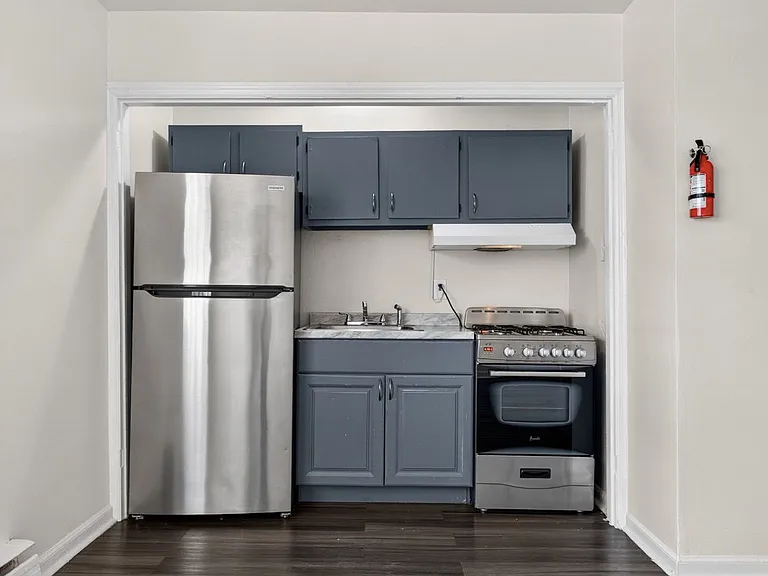 1102 Edgewood Ave #B19 — Photo 1