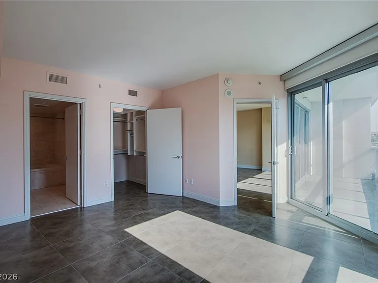 222 Karen Ave #306 — Photo 6