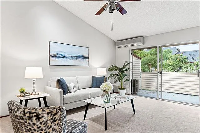 1034 Cedar Gables Dr — Photo 5