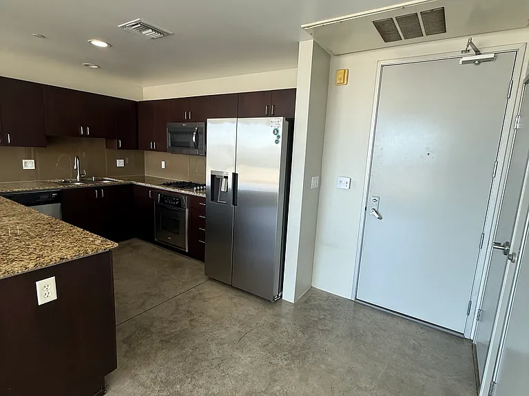 285 W 6th St #525 — Photo 25