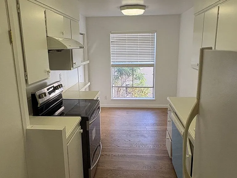 5335 Broadway Ter #305 — Photo 5