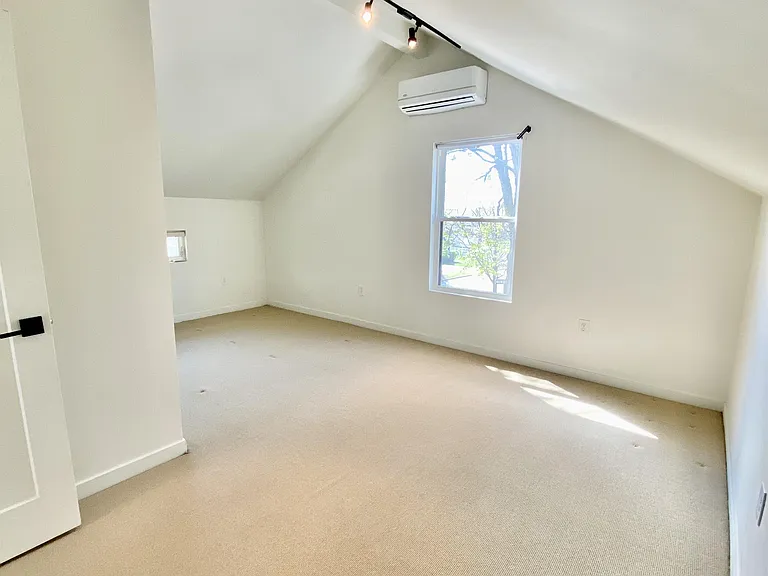 60 E 32nd St #1 — Photo 13