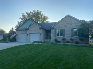 12290 Water Greens Ct, Fenton, MI 48430