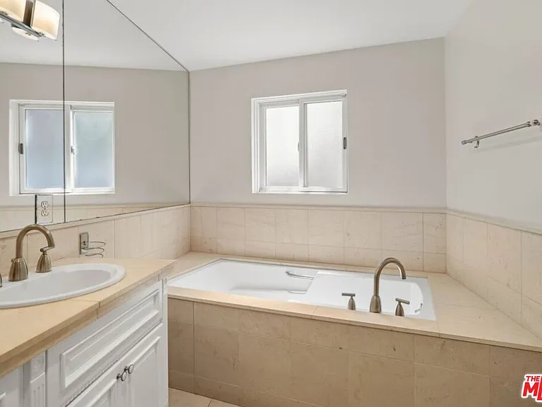 10616 Kinnard Ave #101 — Photo 24