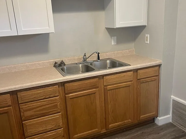 413 Green St — Photo 16