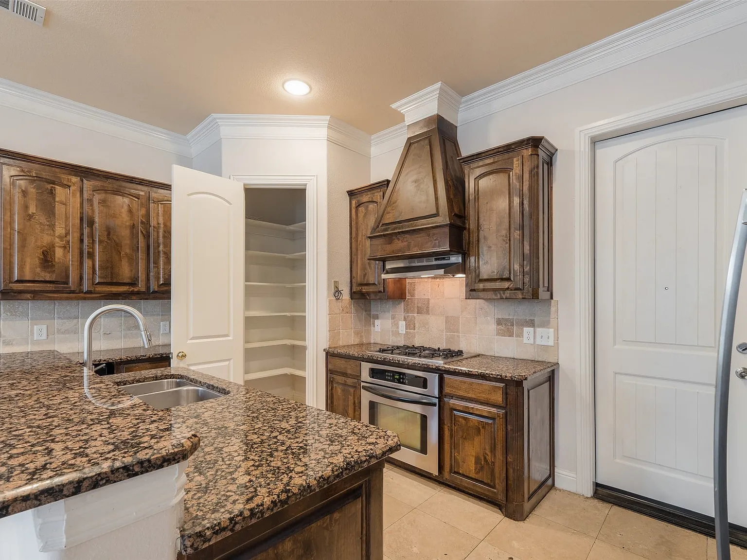 4 bed, 3.0 bath, 2717 sqft, $4,600 — Photo 4