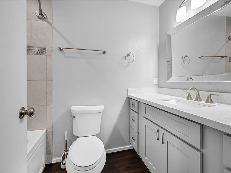 233 Litchfield Ln — Photo 7