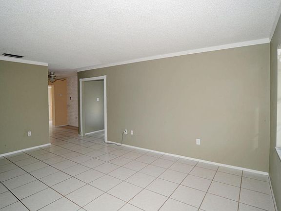 4th image of 3205 Heather Dr