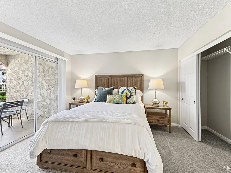 Hidden Hills Condominium Rentals — Photo 11