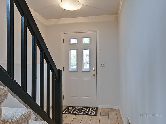 3rd image of 853 W Saint Johns Pl #853