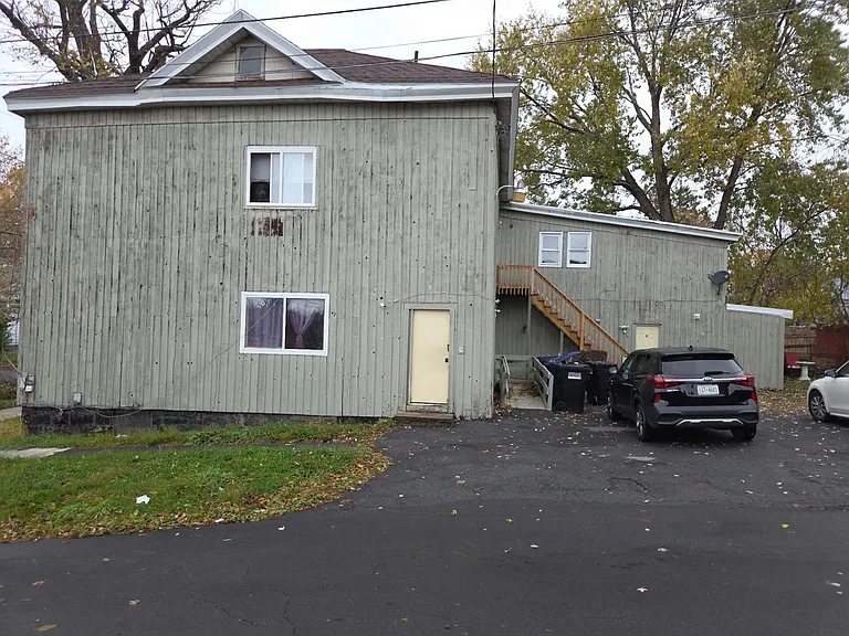 801 E Division St — Photo 1