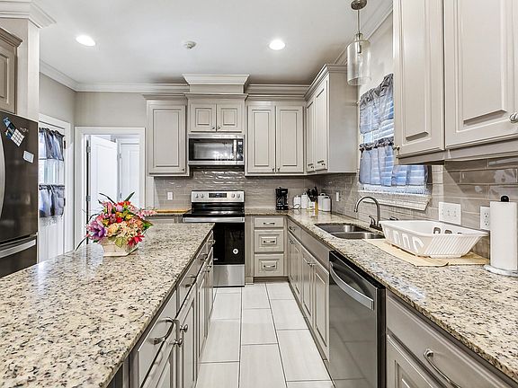 4th image of 919 W Jeana Ave