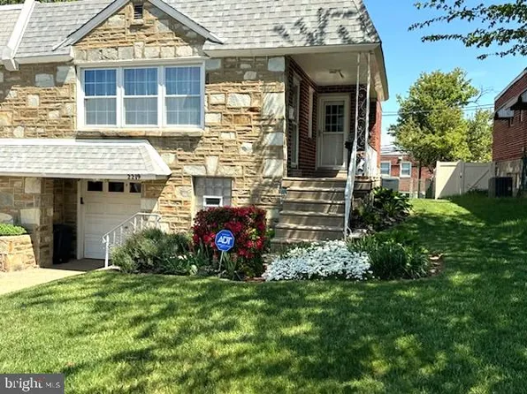 2219 Napfle St, Philadelphia, PA 19152