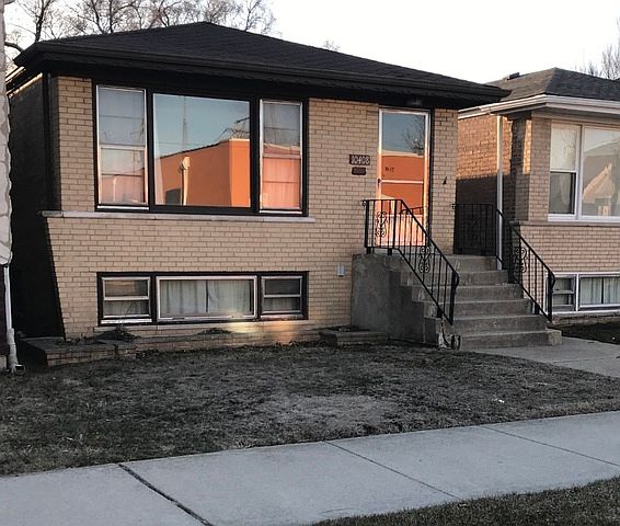 1st image of 10408 S Hoxie Ave