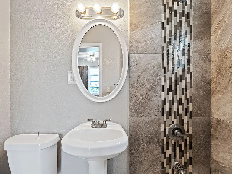 1110 8th St N #2 — Photo 15
