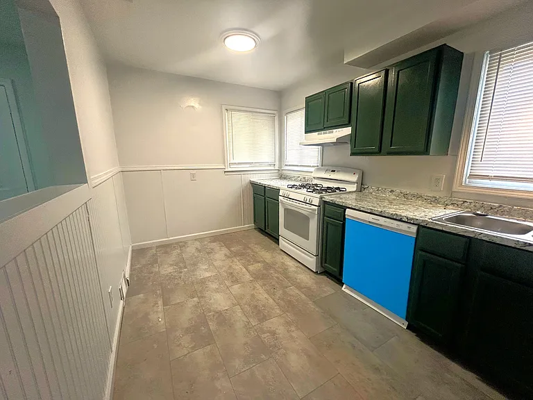 28542 Rosewood St — Photo 6