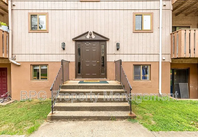139 Green St #12 — Photo 12