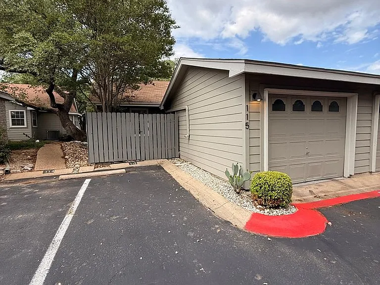 6501 Brush Country Rd #115 — Photo 27