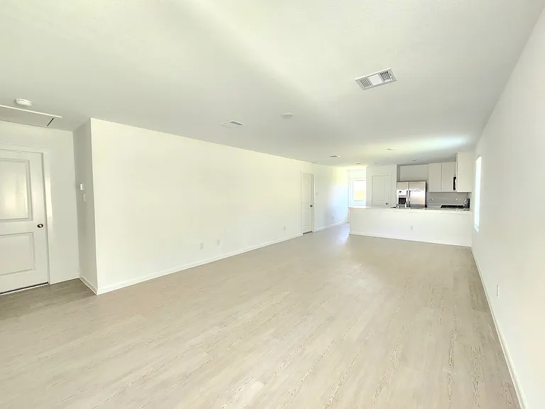 2260 Neyland Dr — Photo 3
