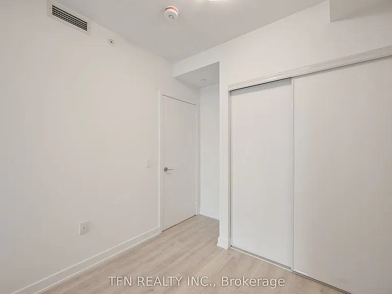 15 Richardson St #612 — Photo 9
