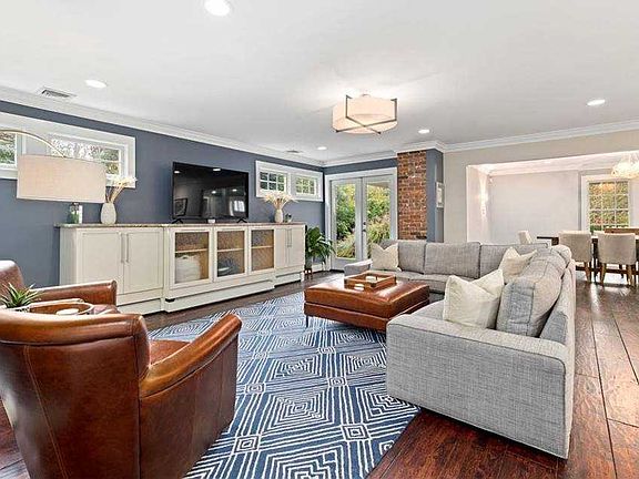 4th image of 19 Mills Ln
