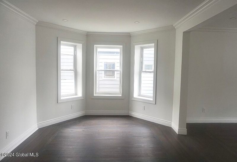 3rd image of 939 Dean Street