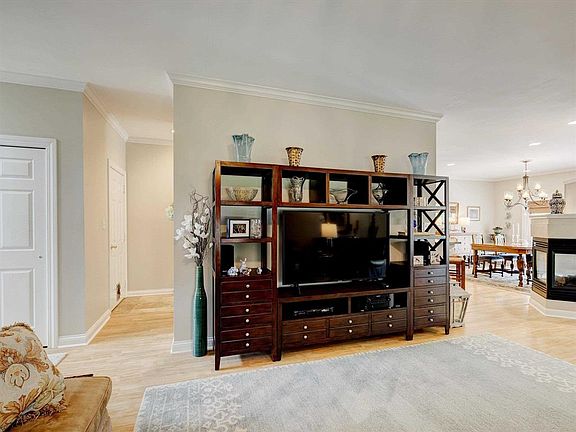 5th image of 6440 Summit Dr