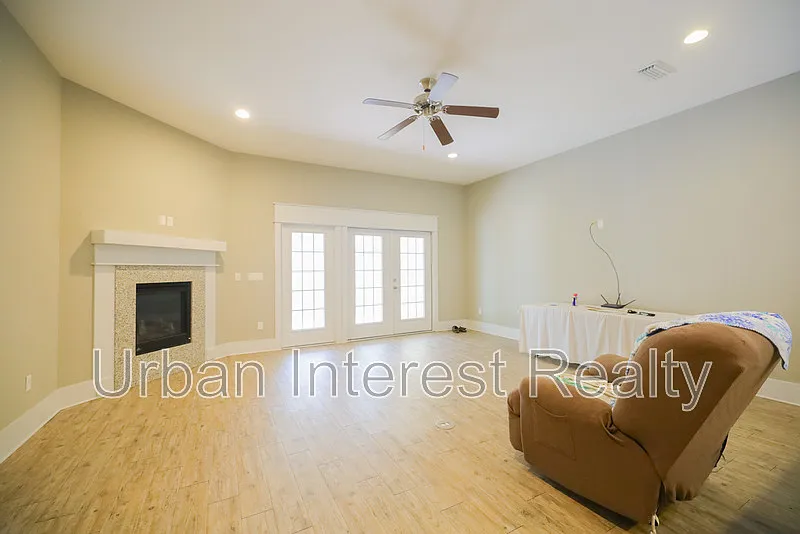 3 bed, 2.0 bath, $2,950 — Photo 3