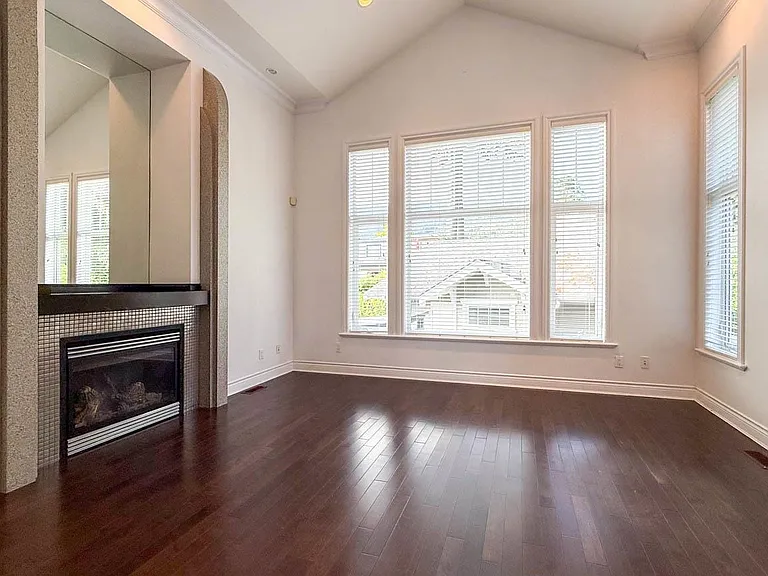 2307 Marine Dr — Photo 5