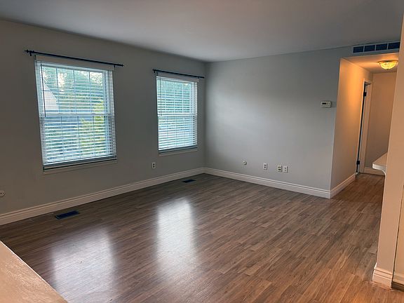 5th image of 2649 Fenwick Ct
