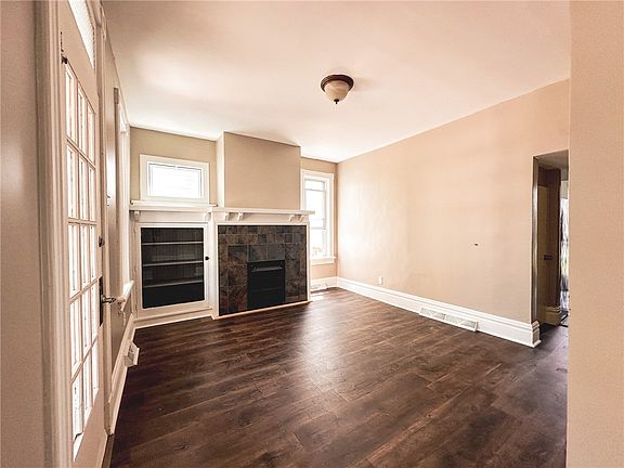 2nd image of 330 12th Ave Unit 1