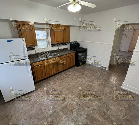 4th image of 101-103 4th St