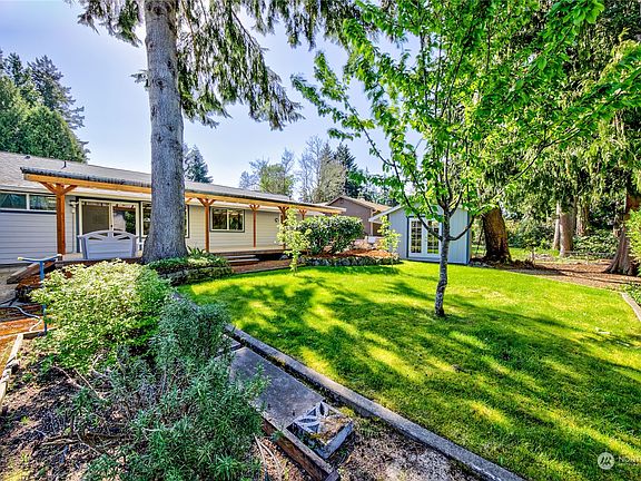 2nd image of 735 NE Roswell Drive
