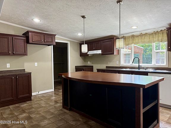 3rd image of 231 Oakwood Drive