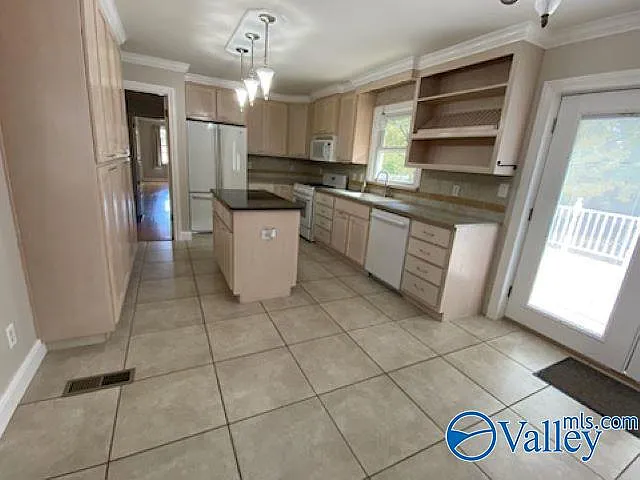400 Forrest Park Ct NW — Photo 4