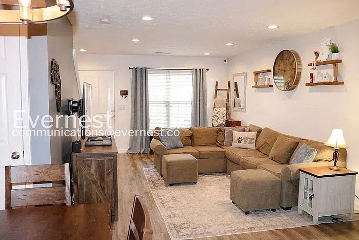 2 bed, 3.0 bath, 1216 sqft, $1,550 — Photo 3
