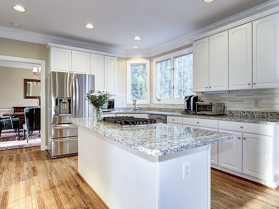 4th image of 3851 Barcroft Ln