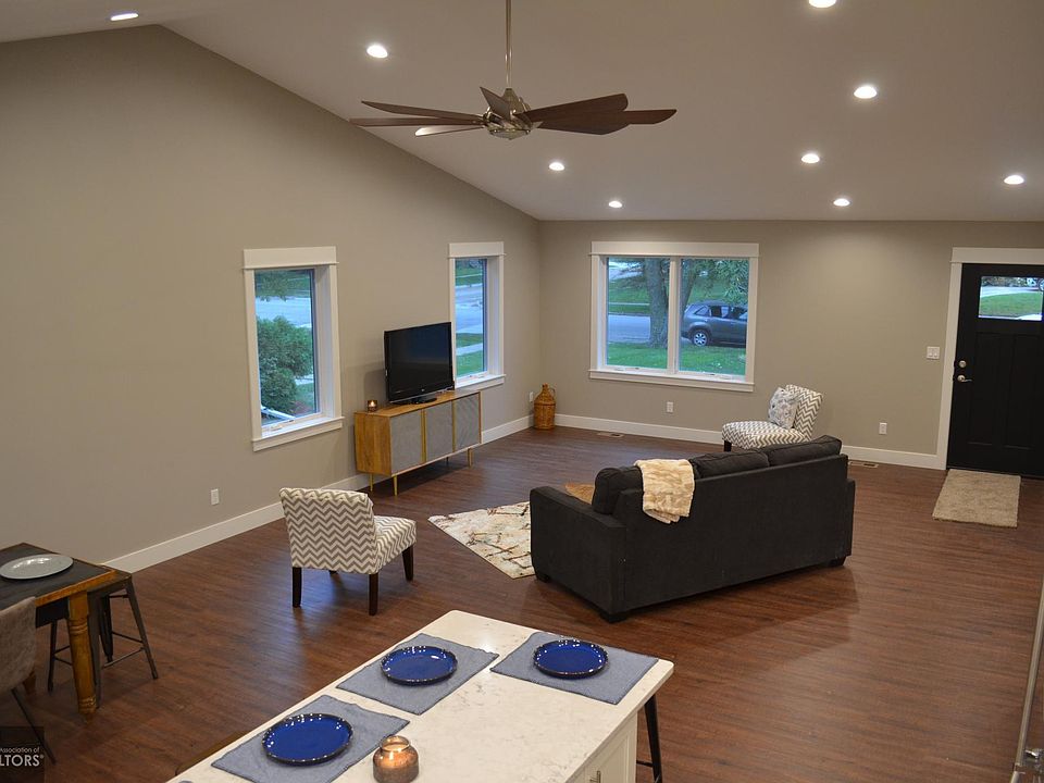 609 1st Ave E, Oskaloosa, IA 52577 Zillow