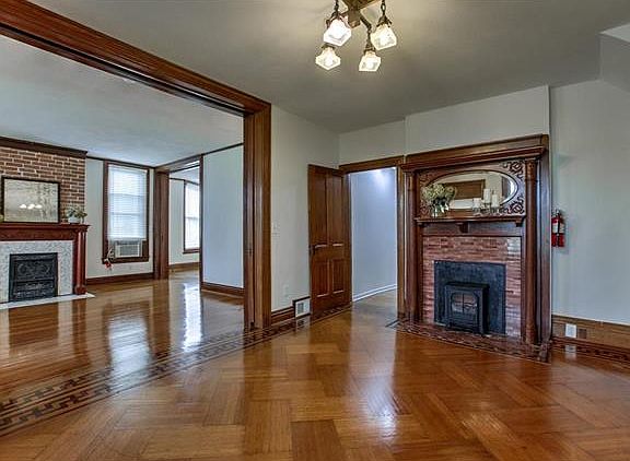 4th image of 610 S Leonard St