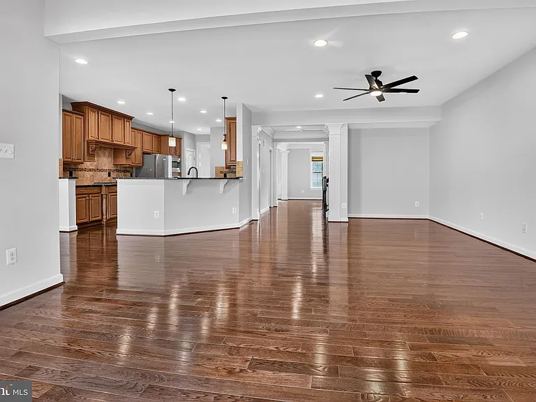24949 Earlsford Dr — Photo 10