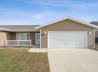 122 SW Goldfinch Ct #36, Independence, IA 50644