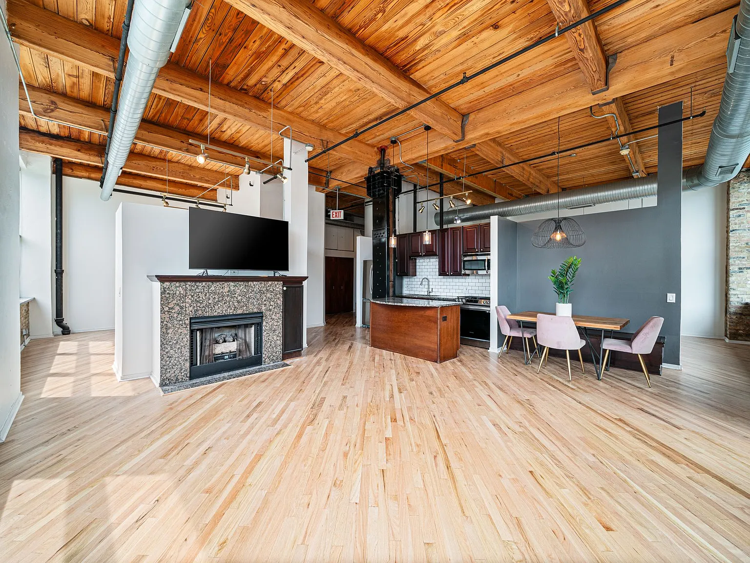 2 bed, 1550 sqft, $3,900 — Photo 4