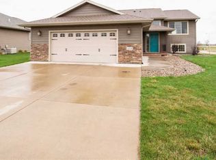 1416 W Creekside Cir, Brandon, SD 57005