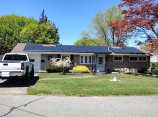 3 Lister St, Warwick, RI 02886