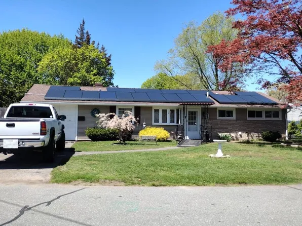 3 Lister St, Warwick, RI 02886
