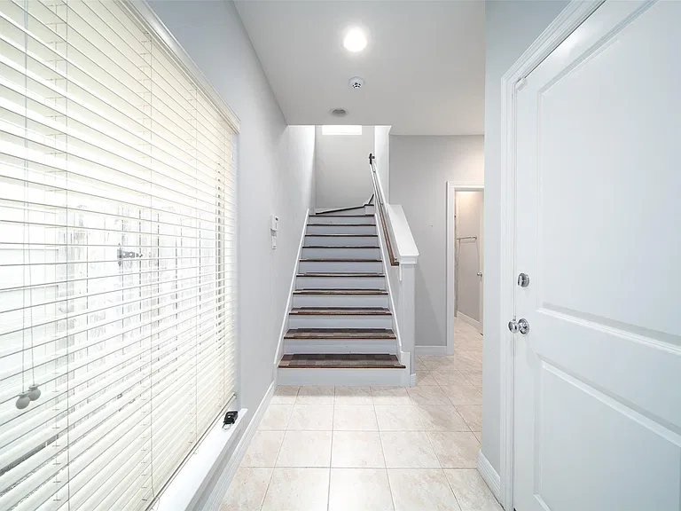 3848 Center St — Photo 5