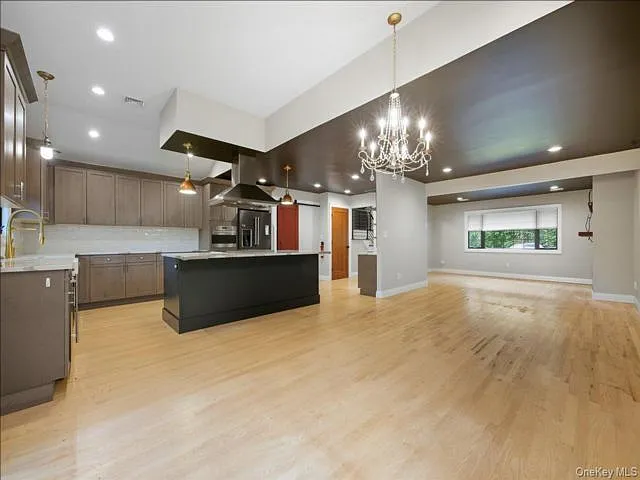 2 Cornwall Ln — Photo 6